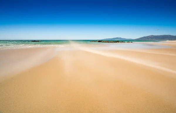 Praia Tarifa varrida pelo vento, Espanha — Fotografia de Stock