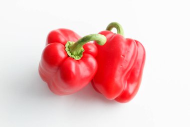 Tatlı kırmızı biber beyaz arka plan üzerinde izole Bulgar.