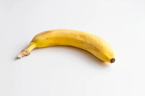 Banan na białym tle. Jeden banan na białym tle. — Zdjęcie stockowe