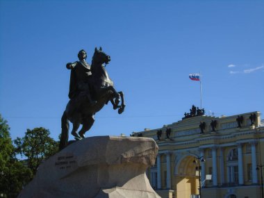 Saint-Petersburg. Bronz Süvari bilinen ve 1782 Senato Meydanı üzerinde yüklü büyük Petro atlı heykeli.