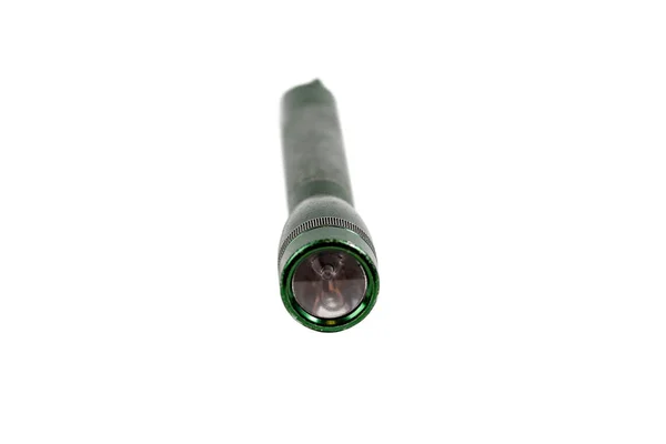 白色隔离背景下的绿色金属手电筒 — 图库照片
