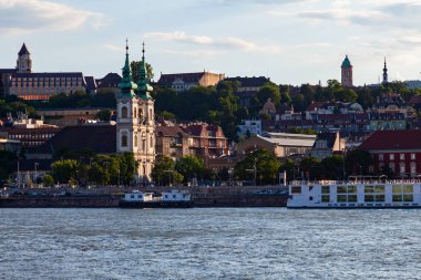 Macaristan 'ın başkenti, Buda Pest şehri ve Tuna Nehri manzarası
