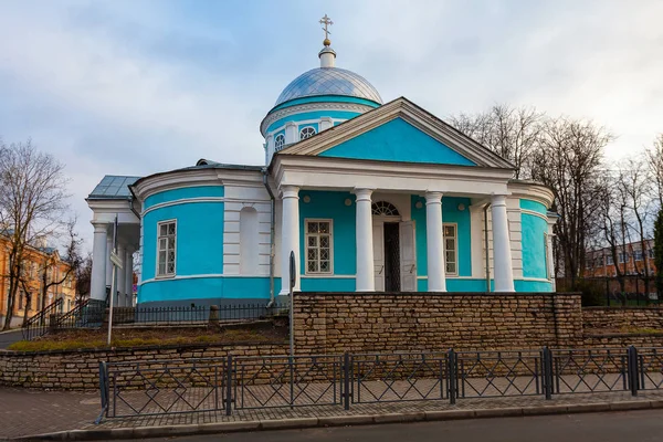 Alte Orthodoxe Kirche Von Blauer Farbe Mit Weißen Säulen — Stockfoto