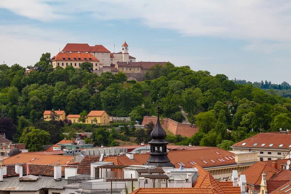 Çek Cumhuriyeti 'nin Brno kentindeki bir tepede bulunan 13. yüzyıl Spilberk Şatosu manzarası