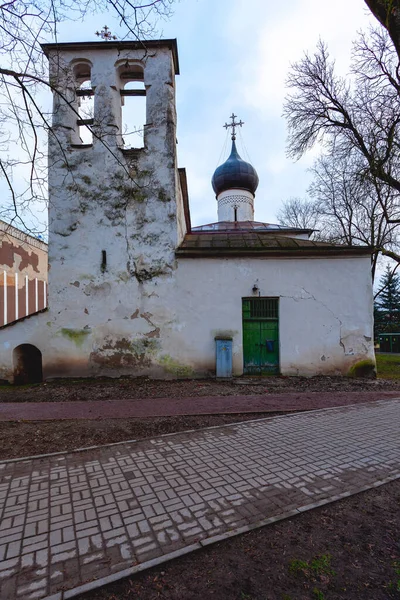 Torre Sineira Uma Antiga Igreja Ortodoxa Cidade Pskov Rússia — Fotografia de Stock
