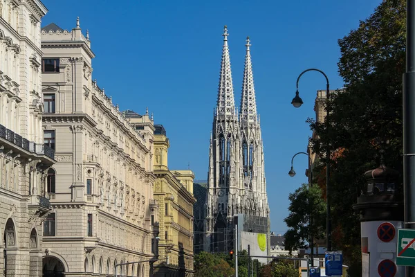 Viyana Nın Avusturya Pitoresk Sokaklarından Biri Arka Planda Gotik Bir — Stok fotoğraf