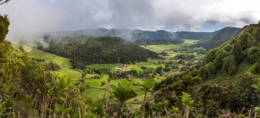 Sao Miguel de Vulcanic bir krater Panoraması