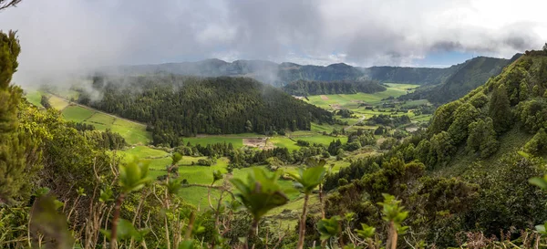 Sao Miguel de Vulcanic bir krater Panoraması