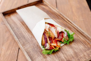 Shawarma bir tepsi. 