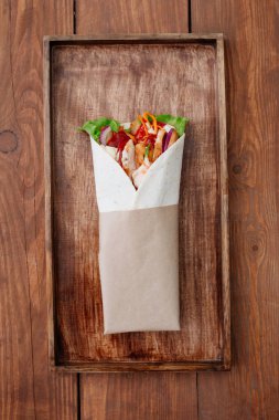 Shawarma bir tepsi. 