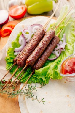 Doğu mutfağı. Şiş kebap, pide gyros lyulya-kebap, shaverma