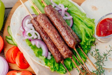 Doğu mutfağı. Şiş kebap, pide gyros lyulya-kebap, shaverma