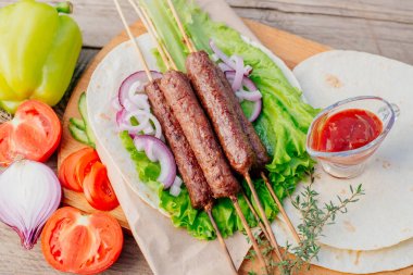 Doğu mutfağı. Şiş kebap, pide gyros lyulya-kebap, shaverma