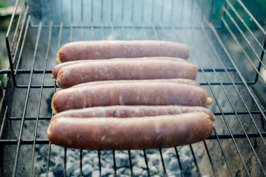 Oktoberfest. Ev yapımı sosis ızgara kavrulmuş.