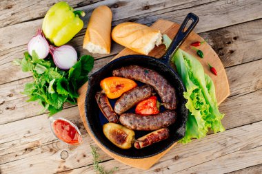 Oktoberfest. Kızarmış kuzu sosis