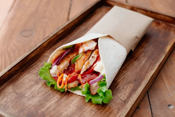 Shawarma bir tepsi. 