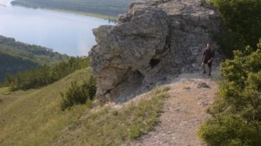 Dağdan gelen Gezgin.