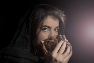 Genç kadın, stüdyo portre 