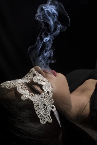 Genç kadın, stüdyo portre 