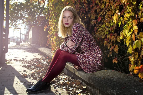 Park 'taki genç kadın. 