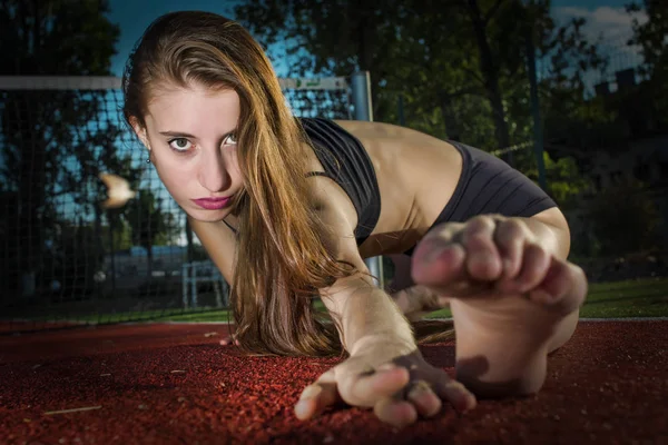 Ballerina  on tennis court — Stock Photo, Image