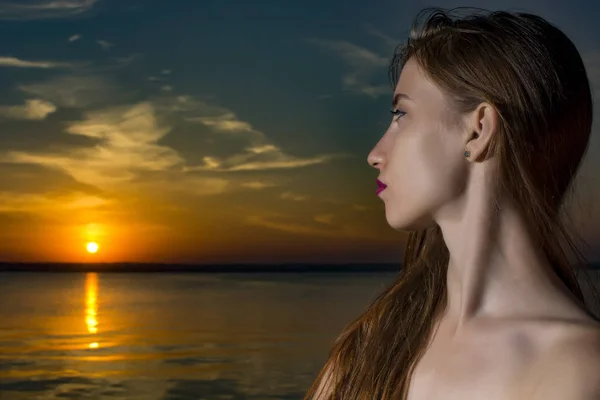 Gün batımında balerin 