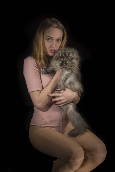 Dziewczyna i kot — Zdjęcie stockowe