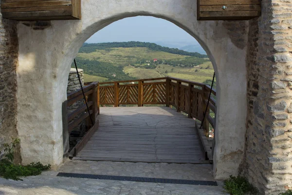 Ворота в місті Deva фортеці, Румунія — стокове фото