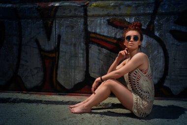 Kızıl saçlı mavi gözlü