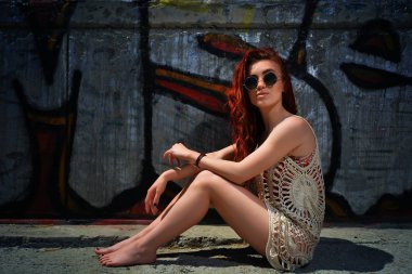 Kızıl saçlı mavi gözlü