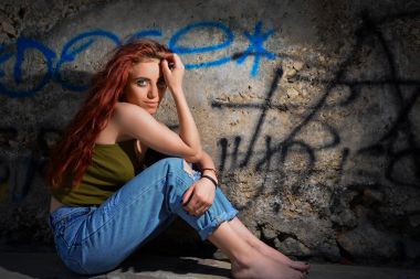 Kızıl saçlı mavi gözlü