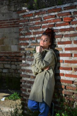 Kızıl saçlı mavi gözlü