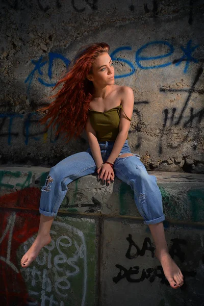 Kızıl saçlı mavi gözlü