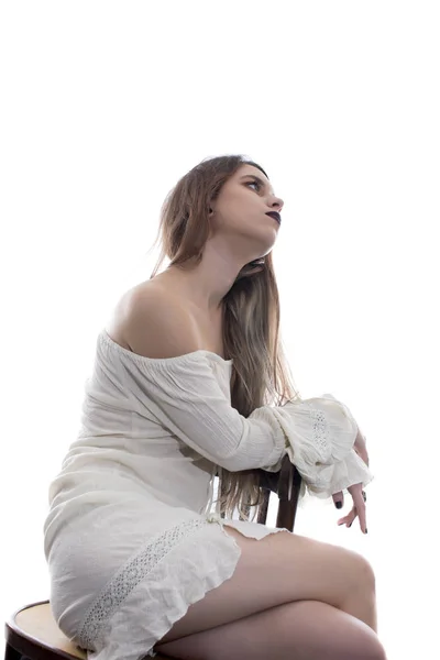 Mujer Joven Con Vestido Blanco Posando Sobre Fondo Blanco — Foto de Stock