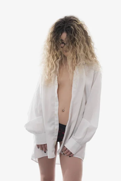 Woman Curly Hair White Shirt Posing White Background — Stock Photo, Image