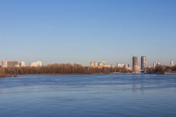 Vista Orilla Izquierda Kiev Través Del Río Dnipro Día Soleado —  Fotos de Stock
