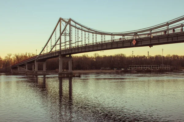 Ponte Pedonal Kiev Através Dnipro Pôr Sol Ucrânia — Fotografia de Stock