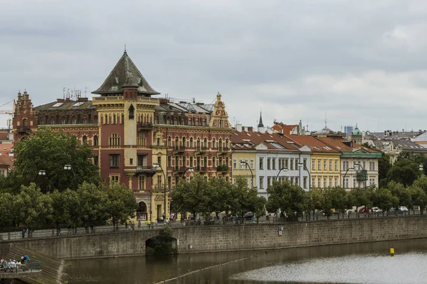 Prag kıyısındaki görüntüleyin. Çek Cumhuriyeti
