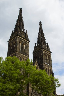 St Peter Bazilikası ve St Paul's bir neo-Gotik kilise Vyshegrad kale Prag, Çek Cumhuriyeti.