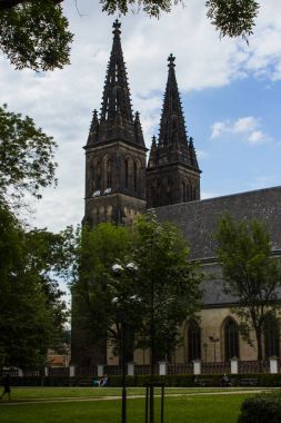 St Peter Bazilikası ve St Paul's bir neo-Gotik kilise Vyshegrad kale Prag, Çek Cumhuriyeti.
