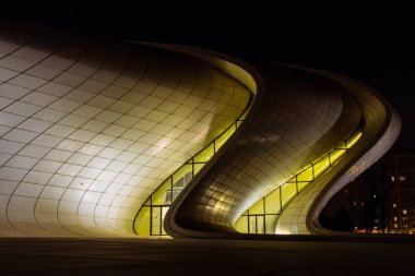 Gece, Azerbaycan Bakü Haydar Aliyev Merkezi'nde