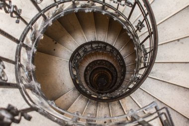 Spiral taş merdiven Kulesi Aziz Stefan Katedrali. Budapeşte Macaristan'ın başkentidir
