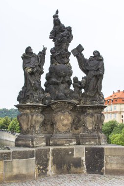 Prag'daki Charles Köprüsü, antik heykeller. Çek Cumhuriyeti