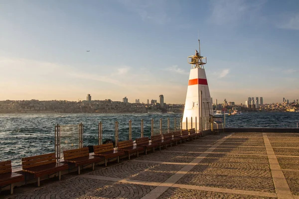 Маяк Острове Возле Девичьей Башни Босфоре Стамбул Турция — стоковое фото
