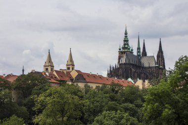 Büyükşehir Saints Vitus Katedrali, Wenceslaus ve Adalbert Prague.Czech Cumhuriyeti Roma Katolik Büyükşehir Katedrali görülmektedir