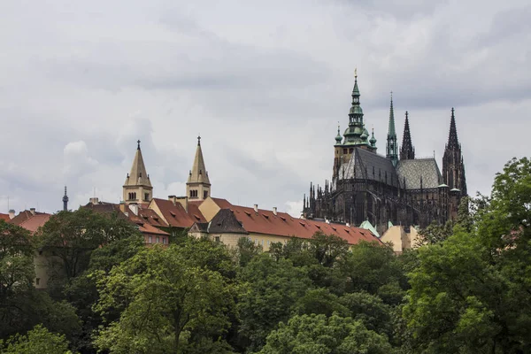 Büyükşehir Saints Vitus Katedrali, Wenceslaus ve Adalbert Prague.Czech Cumhuriyeti Roma Katolik Büyükşehir Katedrali görülmektedir