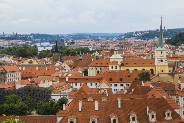 Widok Pragi Punktu Widzenia Wysokiej Czerwone Dachy Zabytkową Architekturę Czechy — Zdjęcie stockowe
