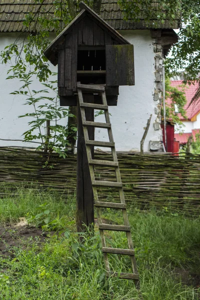 Vintage Drewniane Budownictwo Dla Ptaków Skansen Użhorod Ukraina — Zdjęcie stockowe