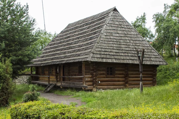 Traditionelles Dorf Historisches Gebäude Der Westukraine Das Dach Mit Holzziegeln — Stockfoto