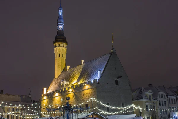 Widok Ratusz Tallinie Zimą Nocy Estonia — Zdjęcie stockowe